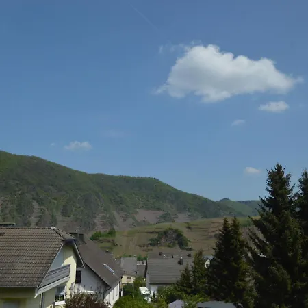 Dom wakacyjny Attractive Holiday In With Garden