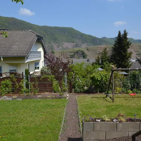 Dom wakacyjny Attractive Holiday In With Garden